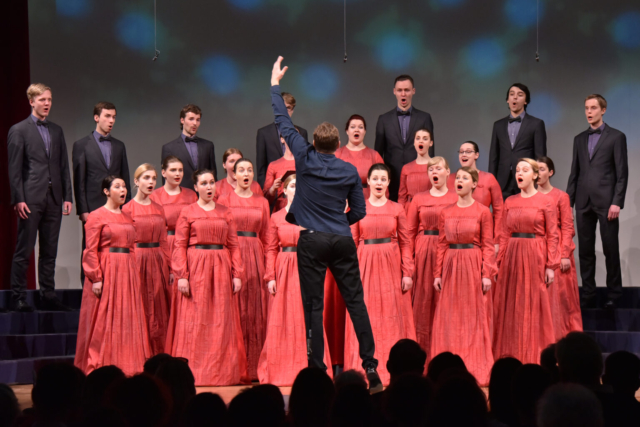 Janez Eržen, Slovenija: Malo višje, prosim, 2017, Youth Choir Balsis, Latvija - 14. mednarodno zborovsko tekmovanje Gallus Maribor 2017. Tekmovanje je od leta 2008 vključeno v Zvezo tekmovanj za veliko zborovsko nagrado Evrope.