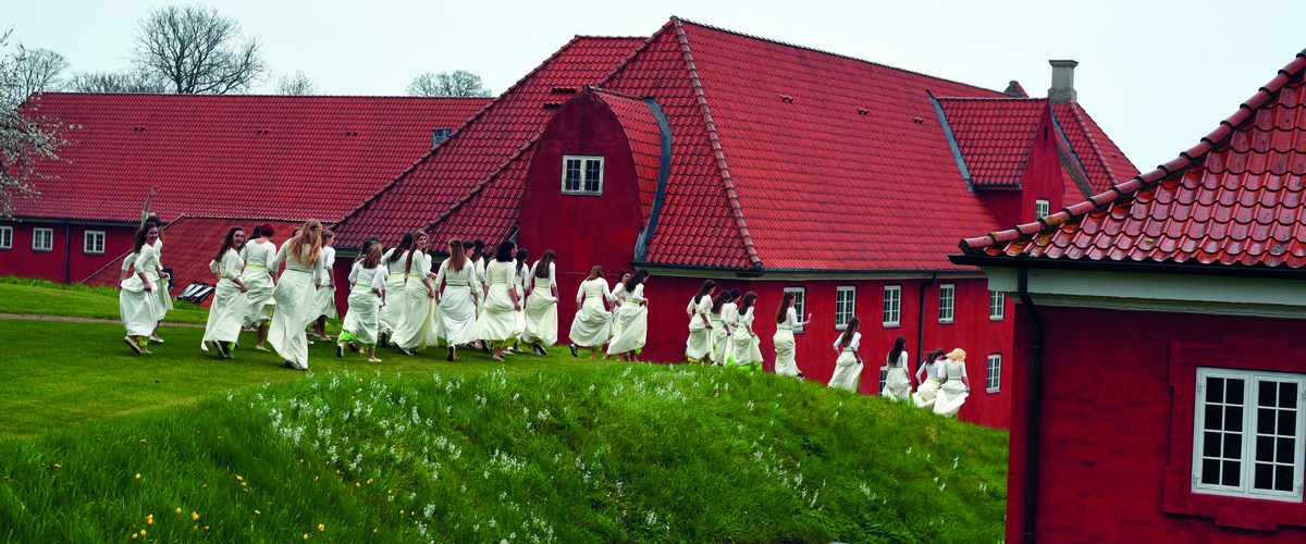 Eva Boneš, Slovenia: Runaway Brides, 2015, St. Stanislav Girls’ choir - The path to the stage can be a bit longer and colourful, especially in Denmark.